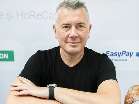 Investiție în digitalizarea recepțiilor pentru clinici medicale.