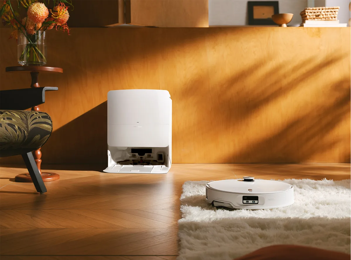 Aspirator robot Roborock Qrevo Edge 2 Pro în living modern.