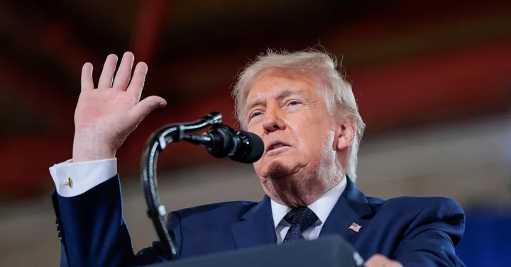 Donald Trump discutând despre un acord de pace cu Iranul și redeschiderea Strâmtorii Ormuz.