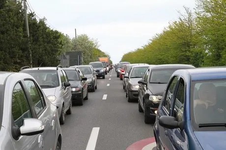 Trafic aglomerat pe DN1 din cauza lucrărilor de reparații.