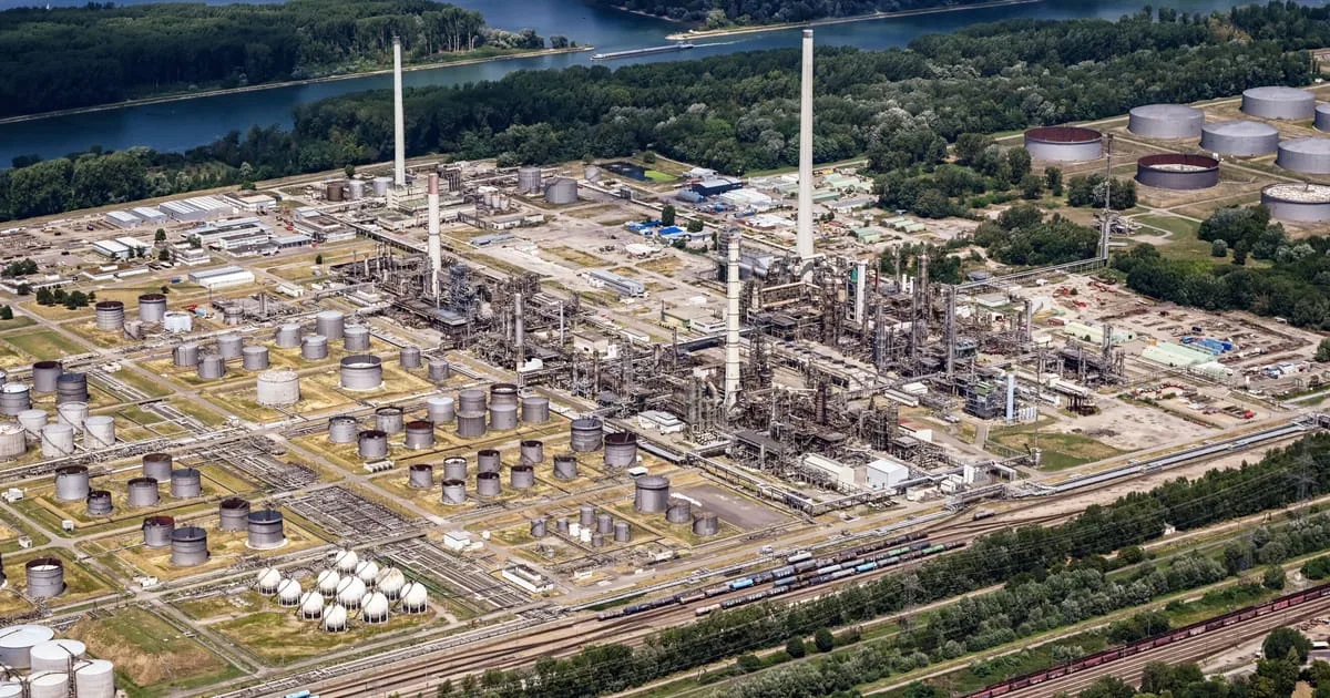 Rafinăria Miro din Germania, afectată de atacul asupra conductei de petrol.
