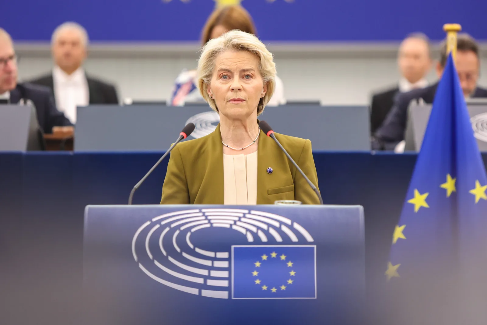 Ursula von der Leyen susține un discurs în Parlamentul European.