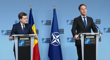 Nicușor Dan și Mark Rutte discutând despre securitatea României la Bruxelles.
