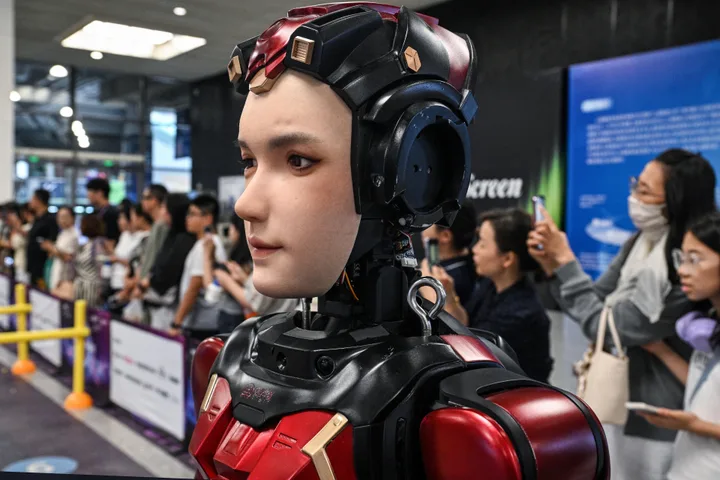 Robot avansat expus la un eveniment tehnologic din China.