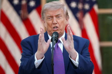 Donald Trump discutând despre planurile pentru reconstrucția Gazei.