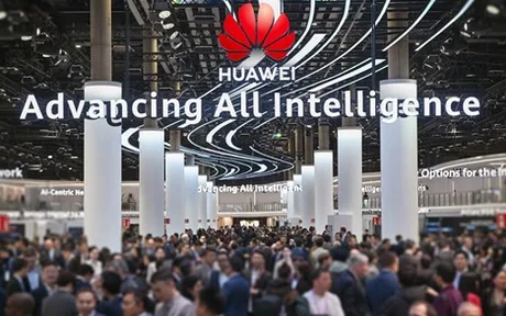 Prezentare Huawei la MWC 2026 despre soluții de rețea inteligente pentru telecom.