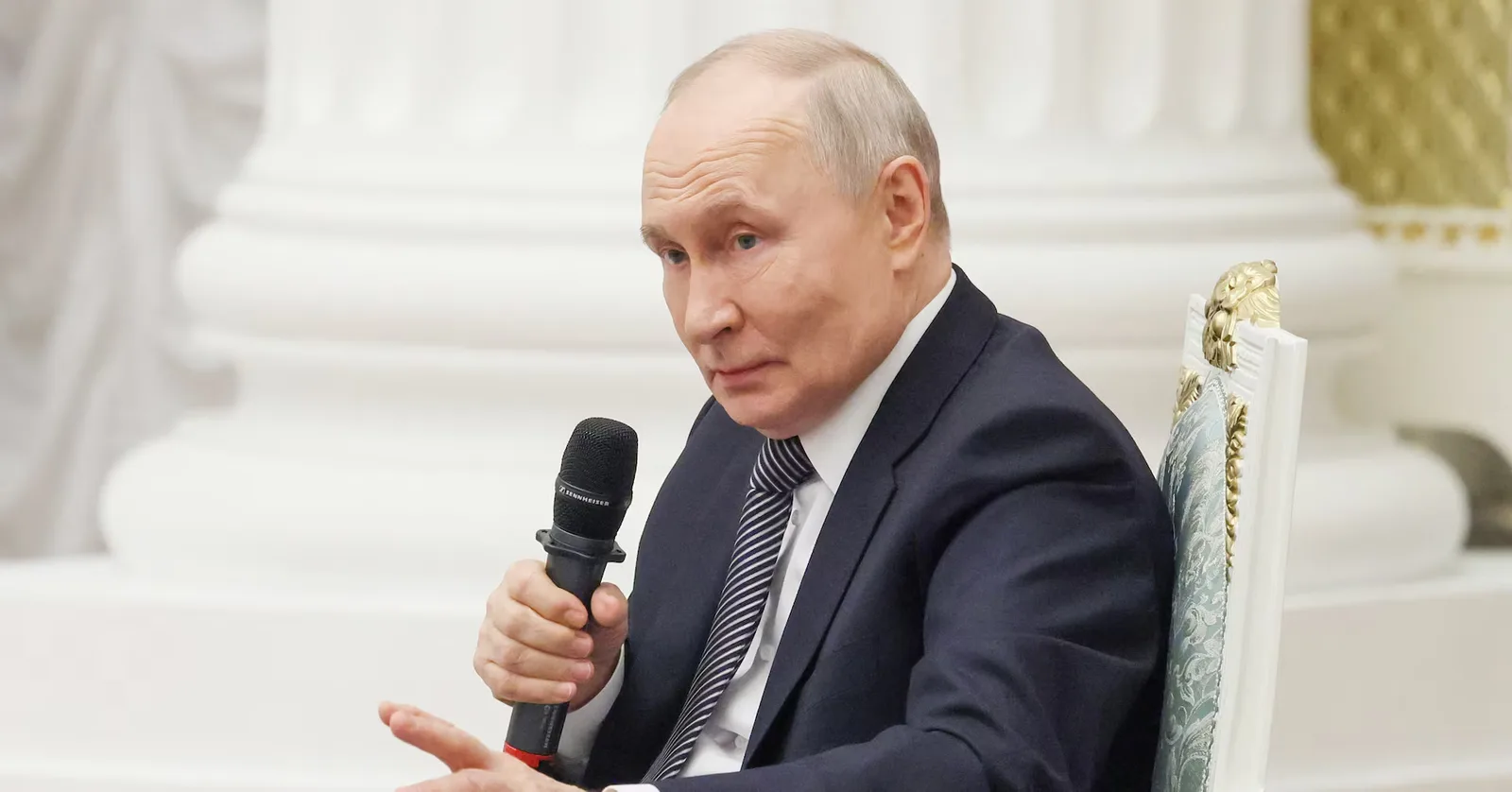 Vladimir Putin discută despre situația din Ucraina și avansurile rusești.