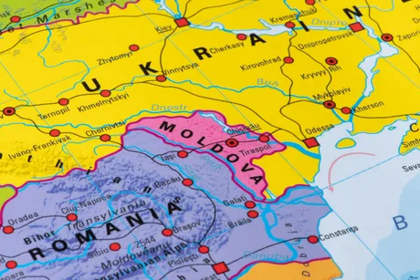 Hartă detaliată a Ucrainei și Republicii Moldova, evidențiind frontierele și orașele importante.