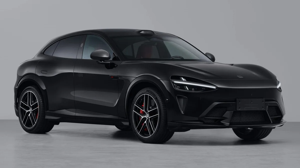 SUV electric performant cu tracțiune integrală și viteză maximă de 300 km/h.