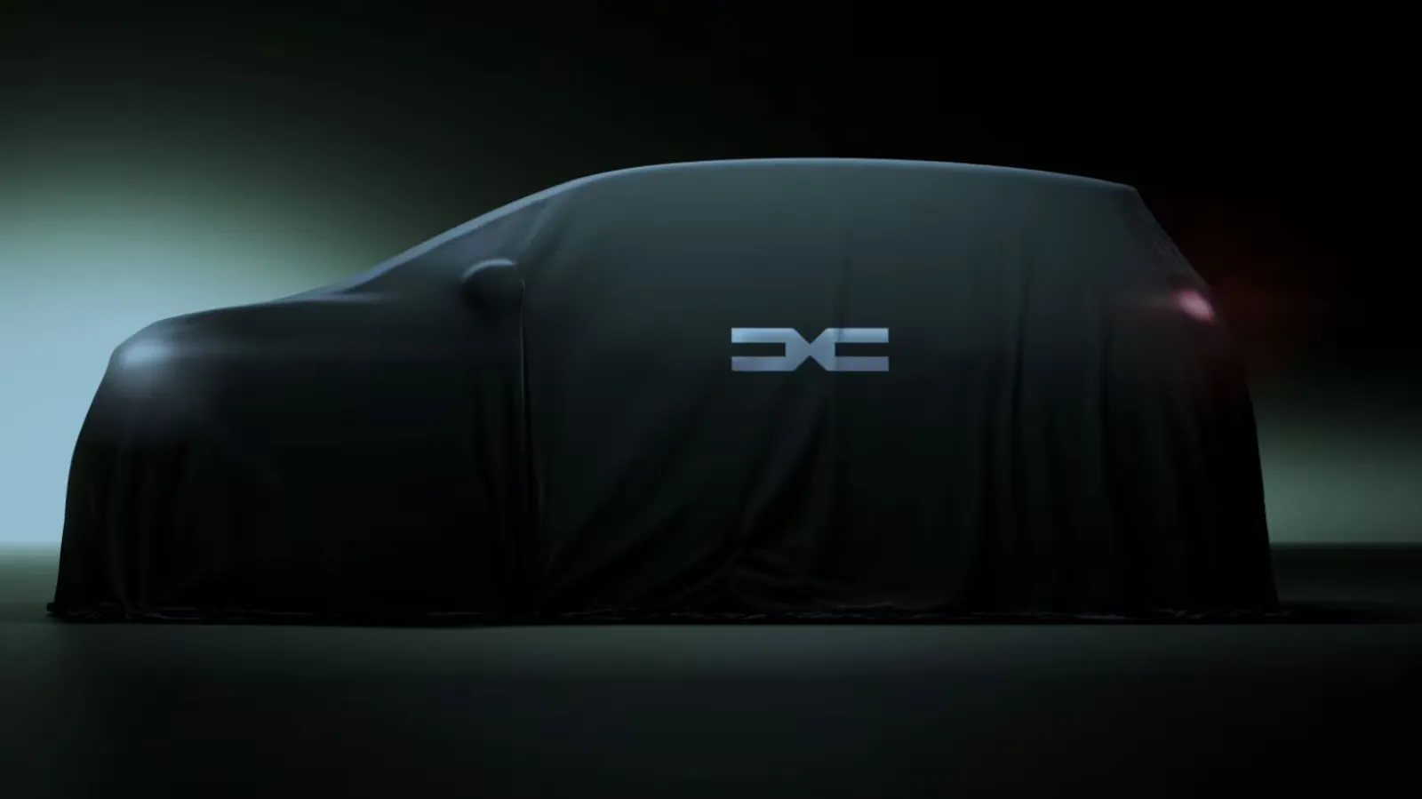 Un model electric Dacia acoperit, pregătit pentru lansare.