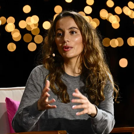 Mira Murati discutând despre inovațiile în inteligența artificială.