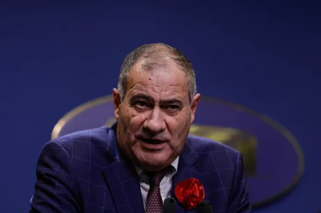 Marian Neacșu discutând despre dezvoltarea infrastructurii rutiere în Moldova.