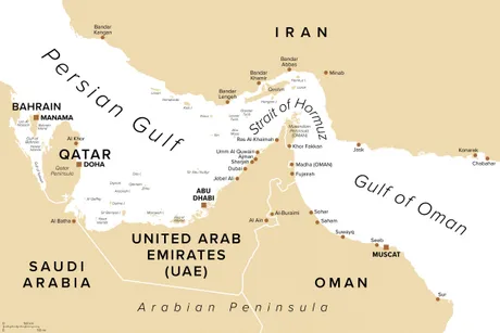 Hartă a strâmtorii Ormuz și a regiunilor înconjurătoare, evidențiind rutele maritime importante.