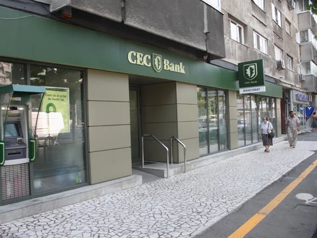 Sediul CEC Bank, simbol al stabilității financiare în România.