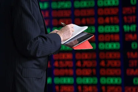 Analiză a piețelor financiare cu scăderi pe Bursa de Valori București.