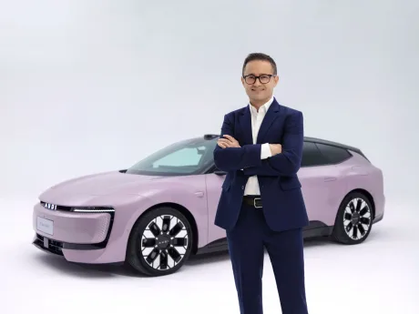 Fermín Soneira, noul CTO Lamborghini, alături de un model Audi E5 Sportback.