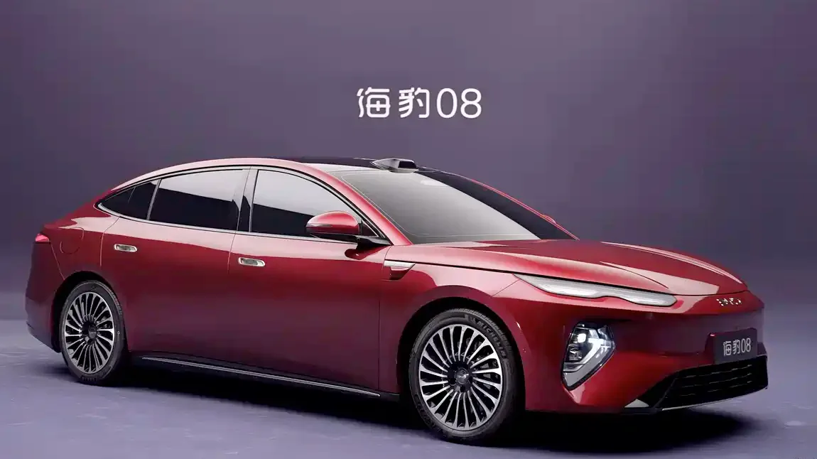 Noul model BYD Seal 08 DM-p, un sedan-coupé cu autonomie electrică de 300 km.