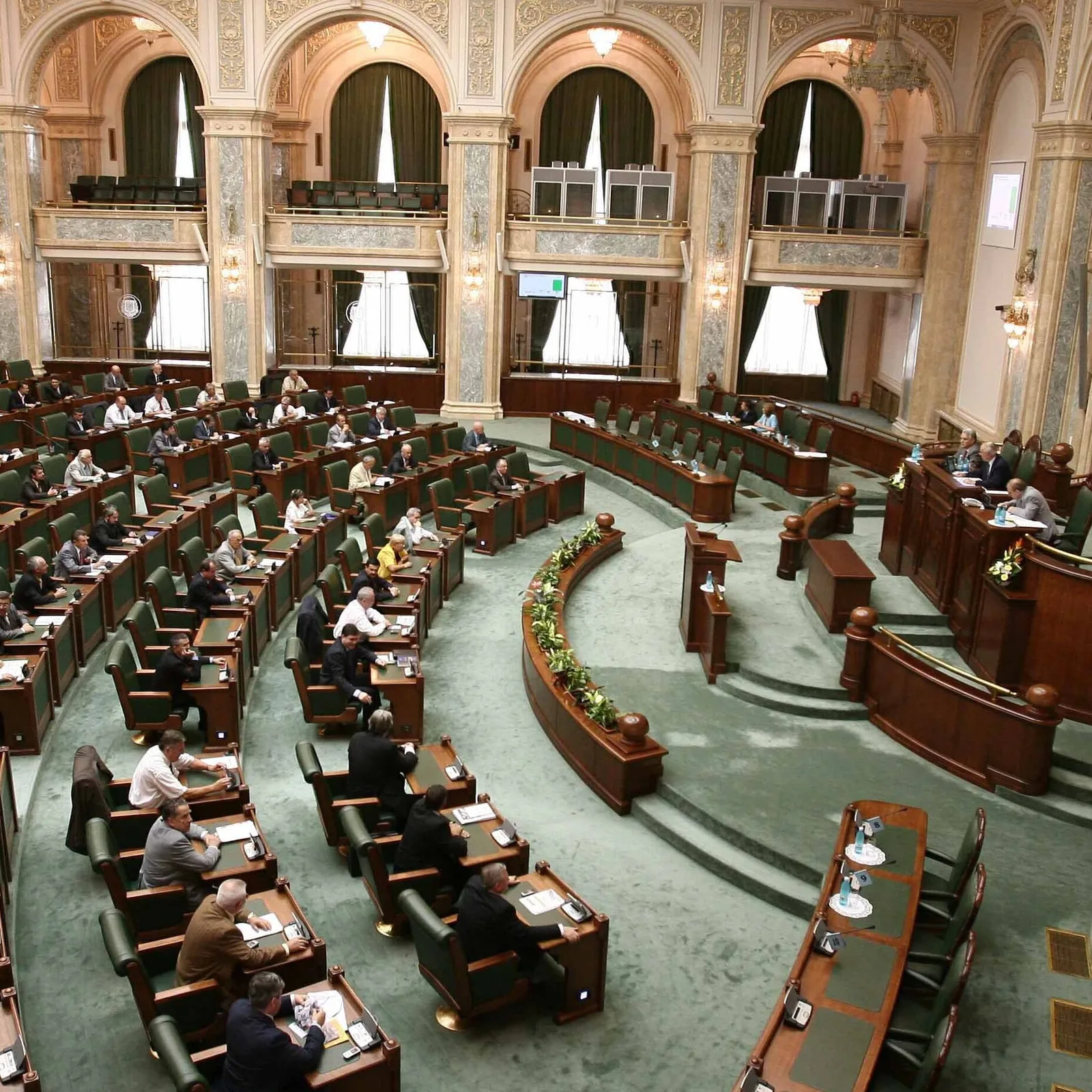 Senatul dezbate proiecte legislative pentru sprijinirea fermierilor și protecția mediului.