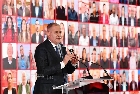 Marian Neacșu susține un discurs la Palatul Parlamentului despre măsurile economice.