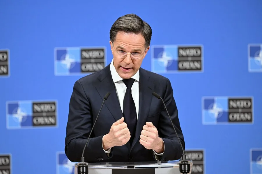Mark Rutte discută despre sprijinul militar pentru Ucraina la o conferință NATO.