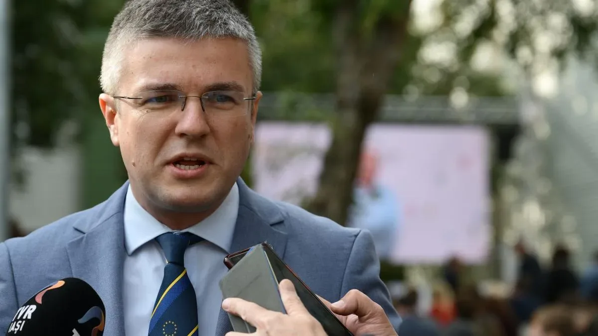 Ministrul Economiei discutând despre bugetul și măsurile economice.