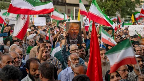 Protest în Iran împotriva politicii lui Donald Trump și a blocadei.
