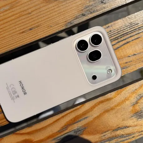 Honor 600 Pro, un telefon cu cameră de 200 MP și design elegant.