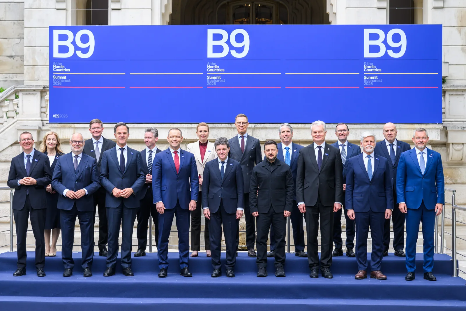 Liderii B9 și aliații nordici discută despre investiții în apărare la București.