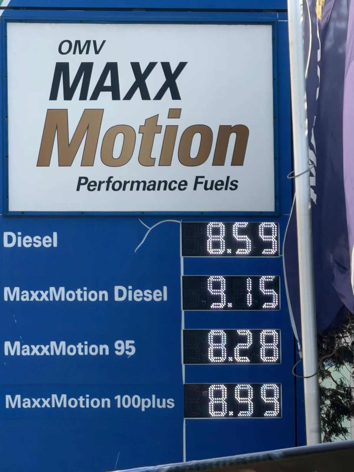 Prețuri carburant la o benzinărie din România, motorina premium depășește 9 lei.