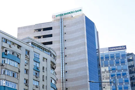 Clădirea Intesa Sanpaolo Bank în București, simbol al sectorului bancar românesc.
