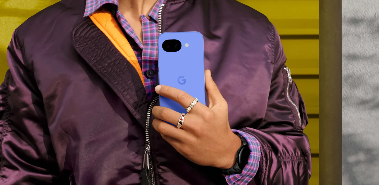 Noul Google Pixel 10a, smartphone mid-range cu design modern și funcții avansate.