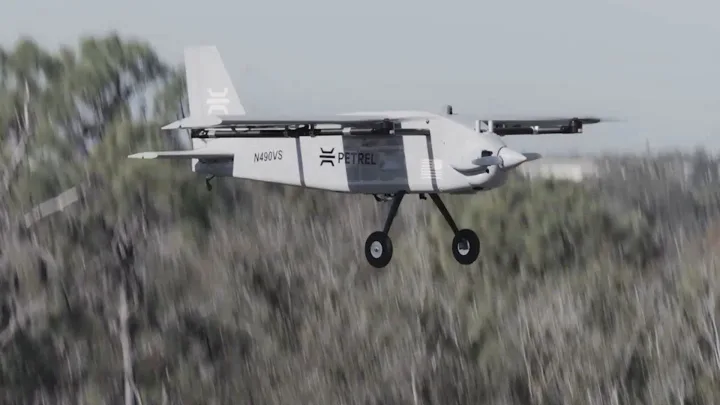 Dronă hibridă AERO Sky în timpul unui zbor de testare la Fort Polk.
