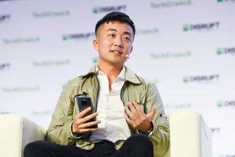 Carl Pei discută despre viitorul aplicațiilor mobile și rolul inteligenței artificiale.