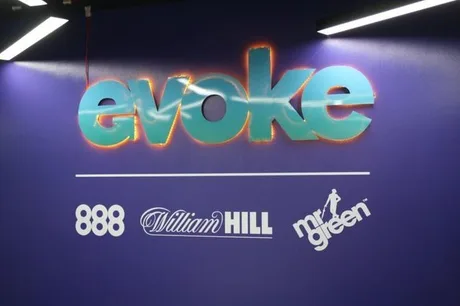 Logo-ul grupului Evoke, un jucător important în industria jocurilor de noroc.