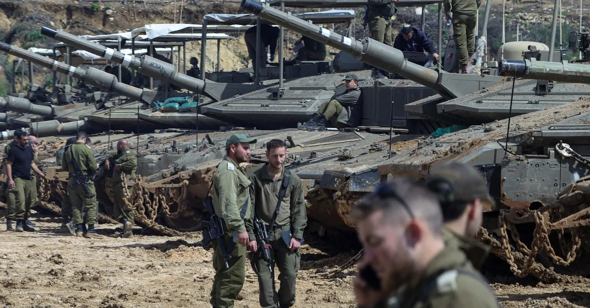 Soldați israelieni pregătiți pentru acțiuni militare în sudul Libanului.