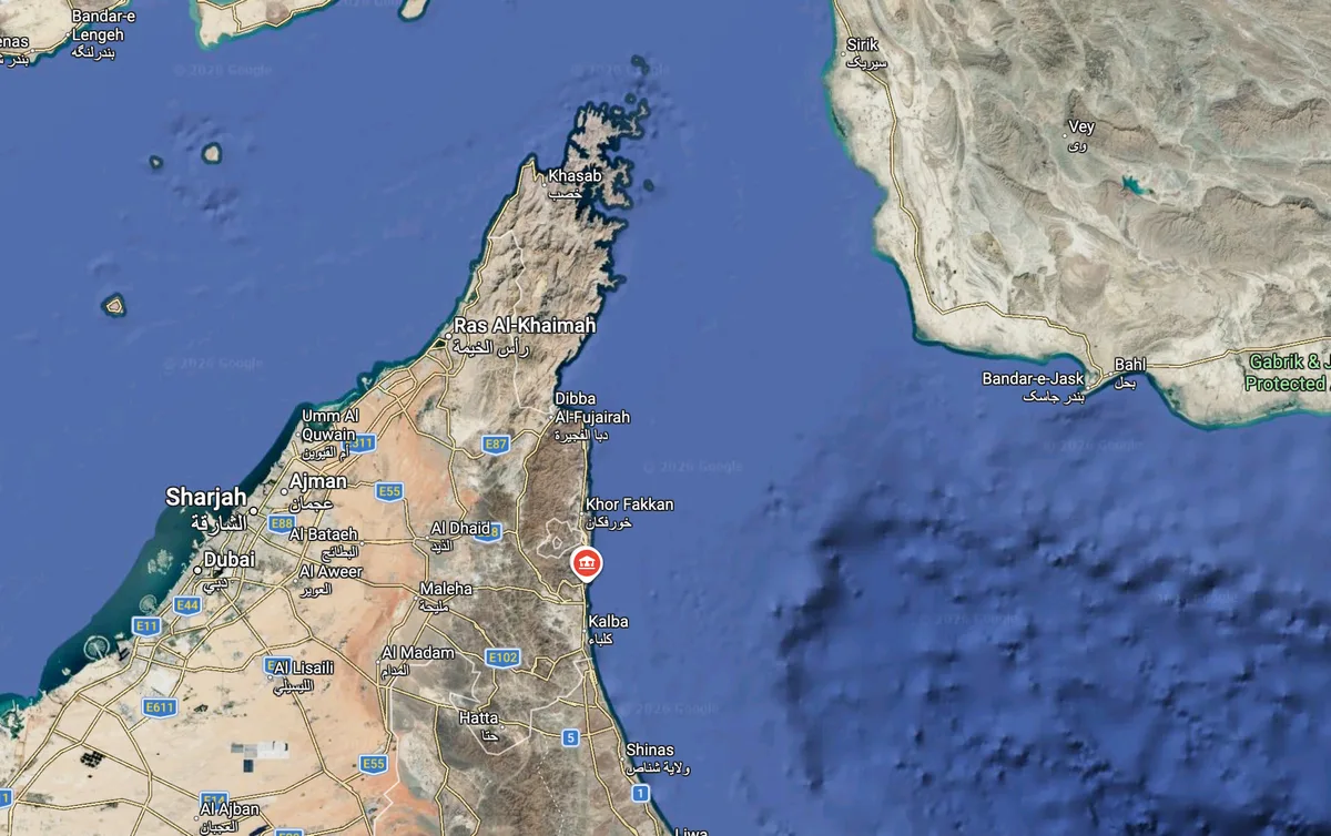 Harta portului Fujairah și a regiunii înconjurătoare din Emiratele Arabe Unite.