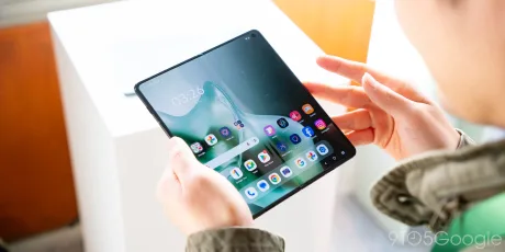 Motorola anunță data lansării Razr Fold pentru 6 mai, cu precomenzi disponibile în Marea Britanie și Europa