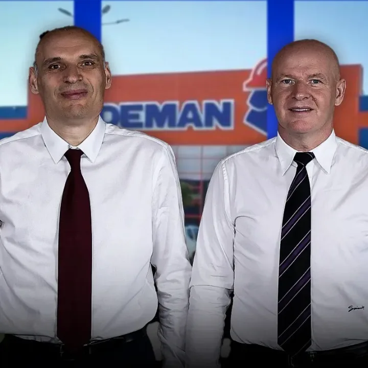 Frații Pavăl, investitori români, pregătesc preluarea Carrefour România.