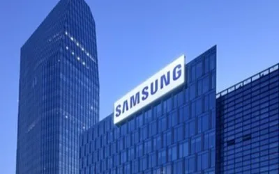 Clădire modernă cu sigla Samsung pe fațadă, simbol al inovației în tehnologie.