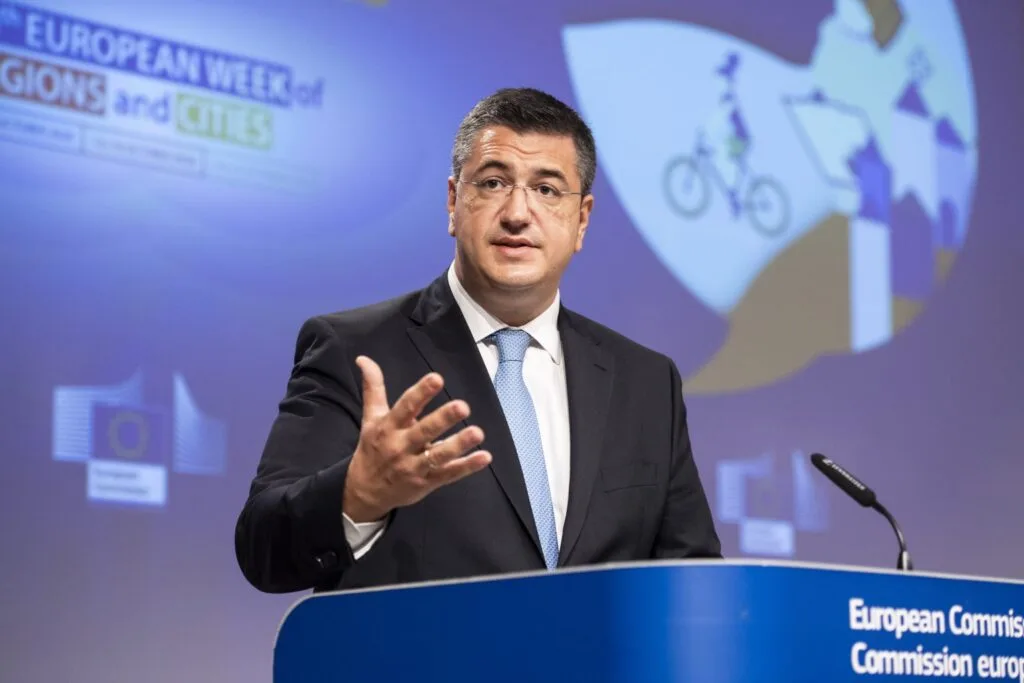 Apostolos Tzitzikostas discută despre infrastructura militară europeană.