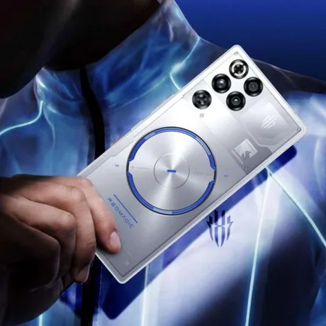 Smartphone-ul RedMagic 11S Pro, ideal pentru gaming, cu design modern.