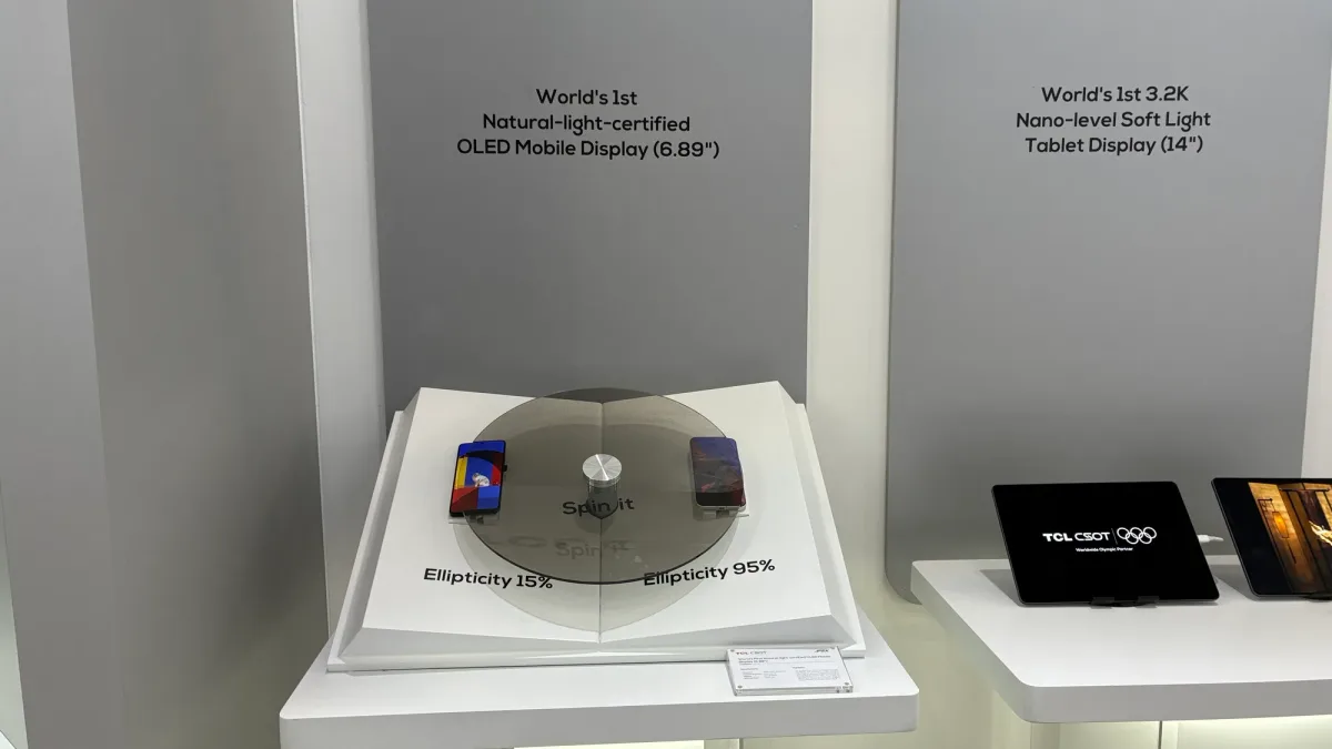 Panou OLED certificat pentru lumină naturală la MWC 2026.