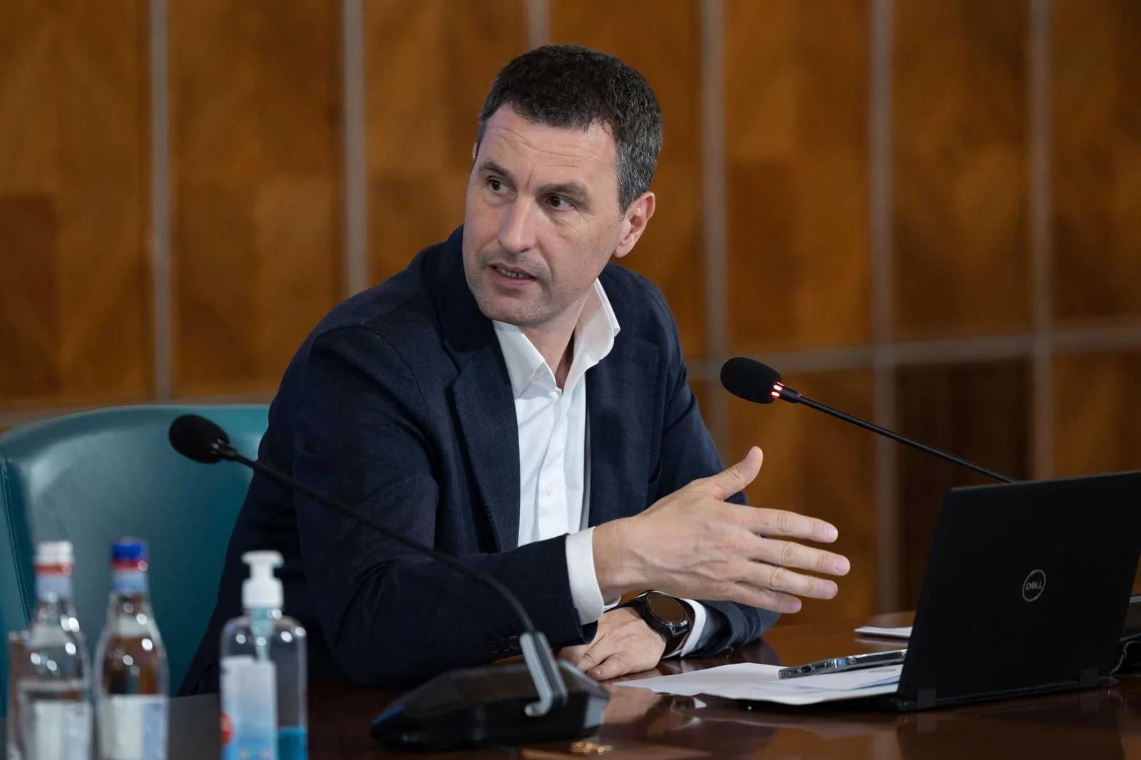 Vicepremierul Tánczos Barna discută despre relansarea economică a României.