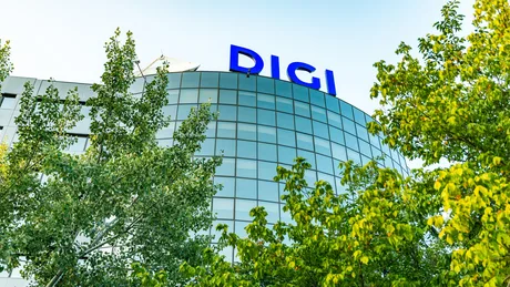 Clădirea grupului DIGI înconjurată de copaci verzi.