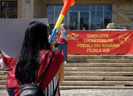Protest al angajaților Poștei Române pentru apărarea locurilor de muncă și a serviciilor poștale.