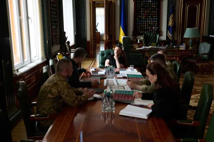 Reuniune a oficialilor ucraineni pentru discutarea reformelor militare.