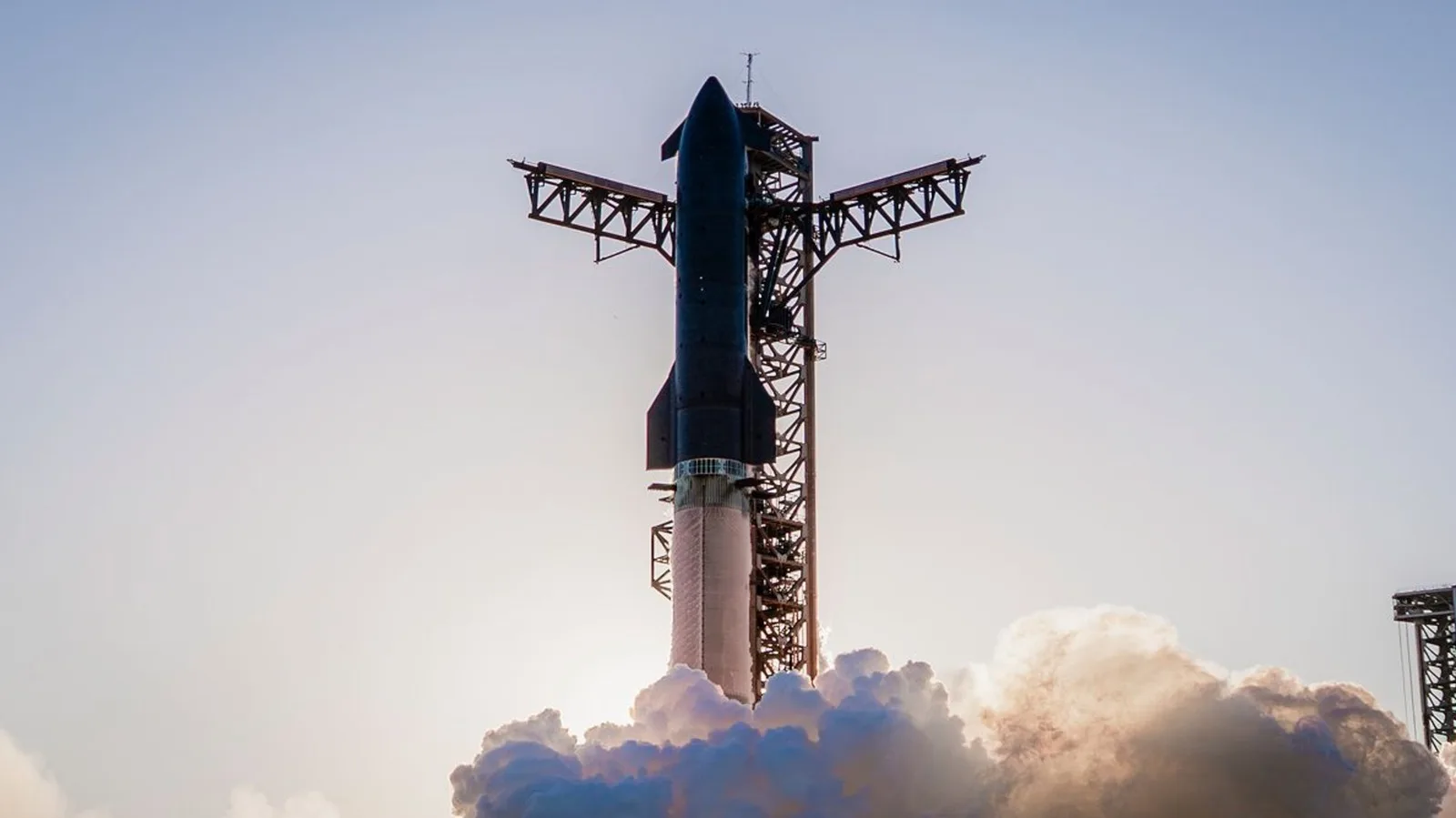 Starship de la SpaceX pregătit pentru misiuni viitoare spre Marte.