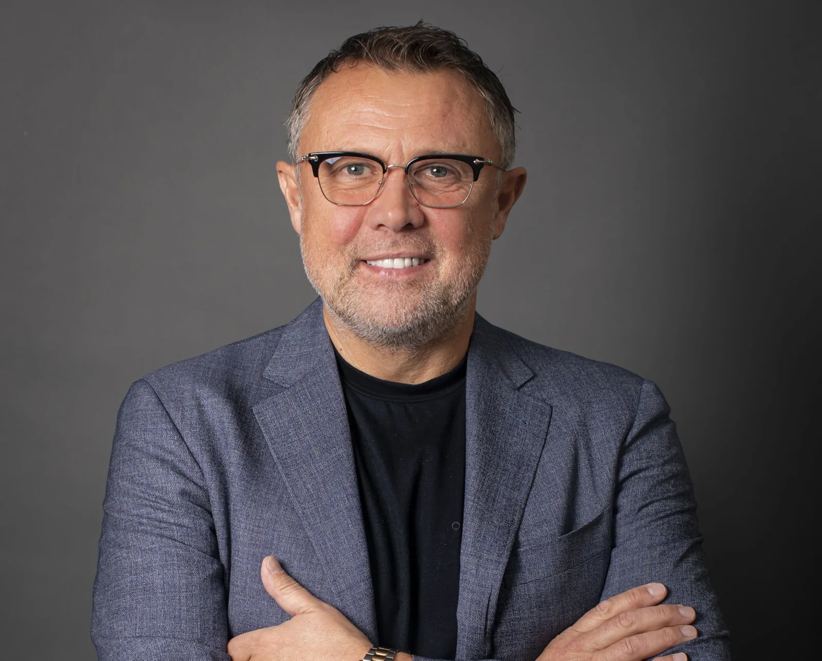 Dan Ostahie, fondatorul Altex, zâmbește în fața camerei.