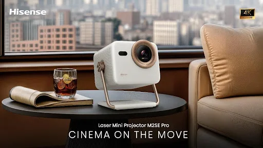 Proiector portabil 4K, ideal pentru vizionare acasă sau în aer liber.