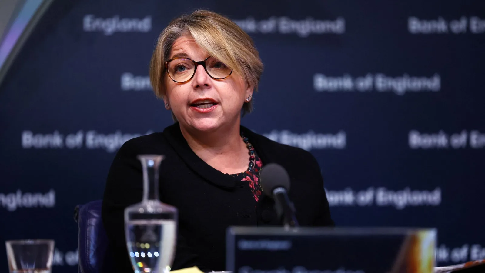 Sarah Breeden discută despre riscurile economice și corecția burselor.